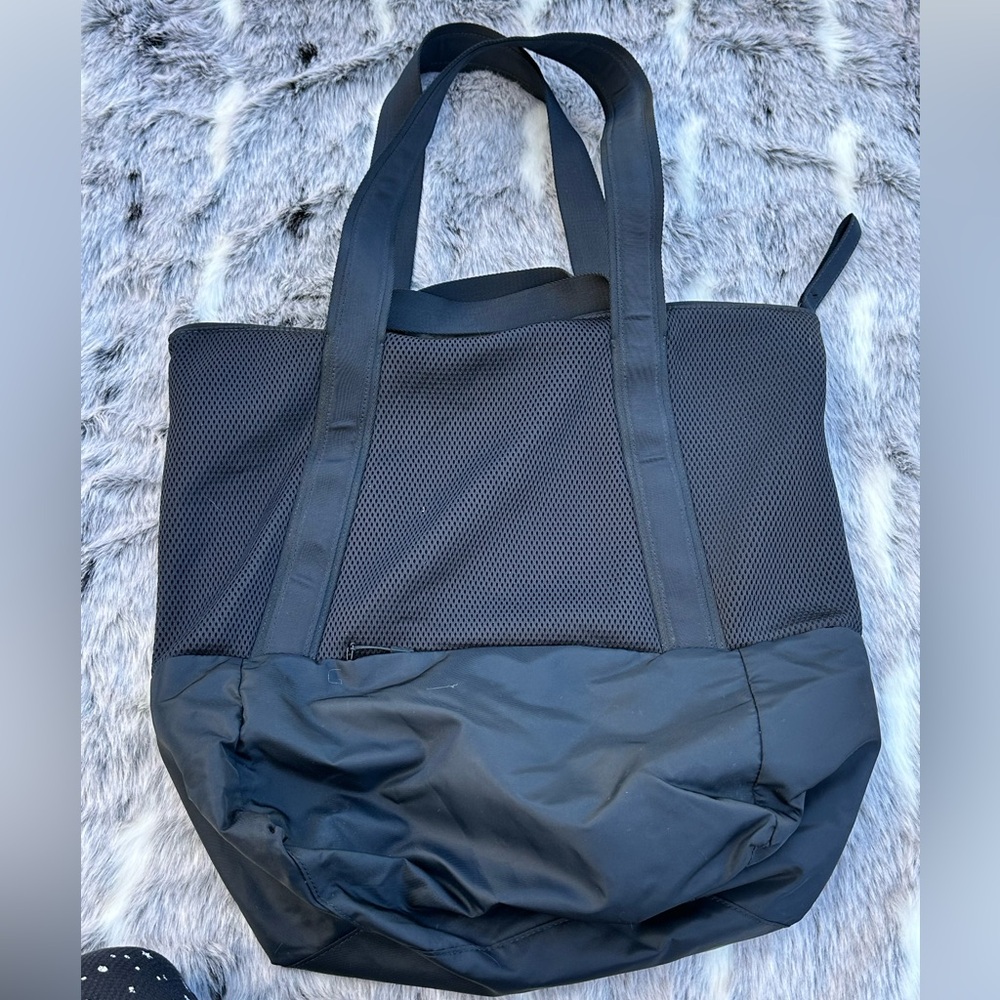 Lululemon athletica Hot Mesh  Tote Black - Picture 8 of 8